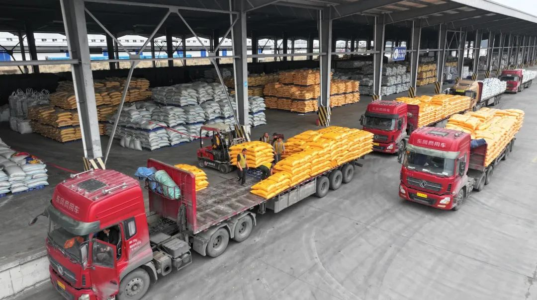 四川农村日报：bw必威西汉姆联官方网站力保农资供应不断档